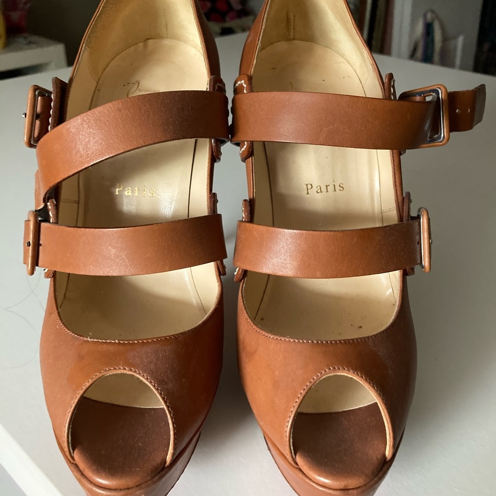 39.5 Christian Louboutin 140 open toed shoes